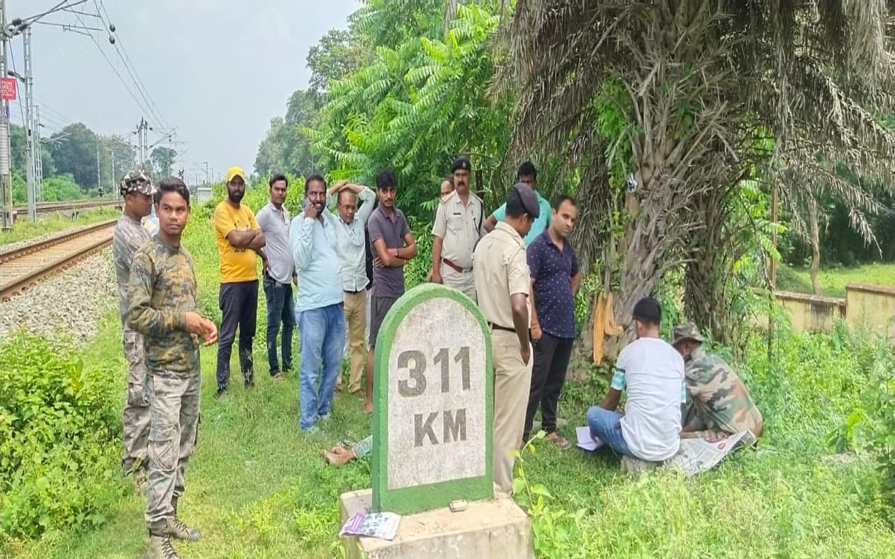 Jharkhand: चक्रधरपुर रेलवे स्टेशन के पास 24 वर्षीय युवक की ट्रेन से कटकर हुई मौत
