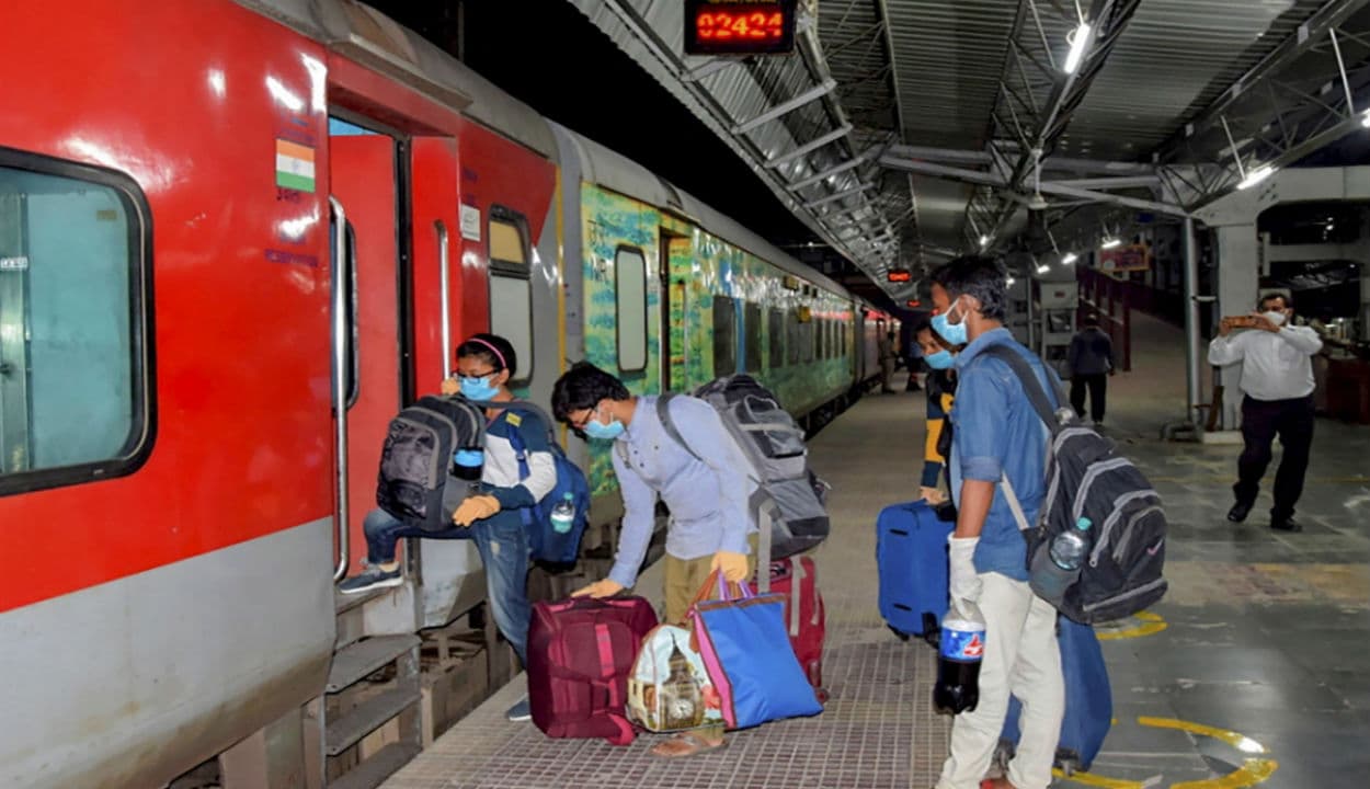 IRCTC Latest Update: जब राजधानी से भी तेज भागीं मालगाड़ियां
