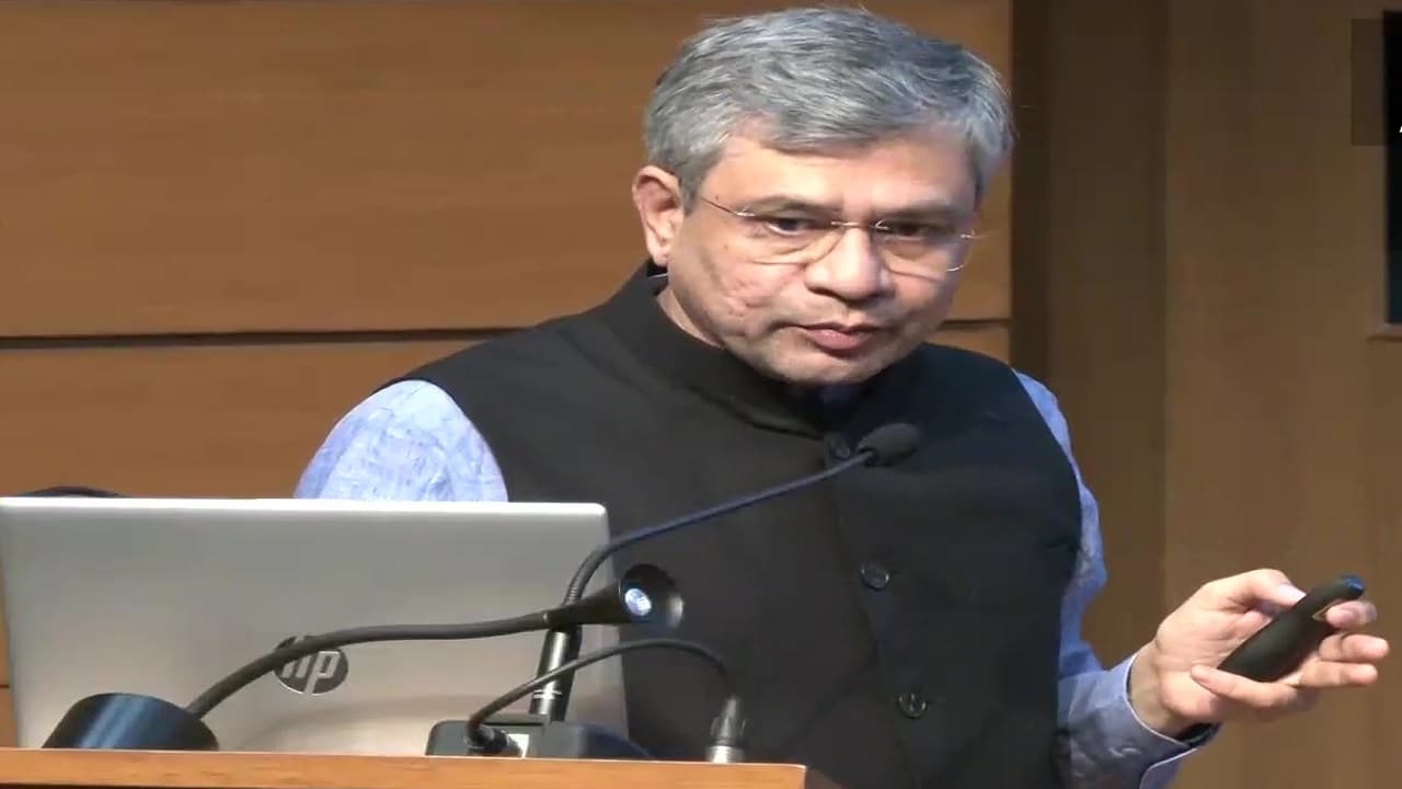 Modi Cabinet का बड़ा फैसला, दिल्ली-मुंबई एवं अहमदाबाद रेलवे स्टेशन के नवीनीकरण के लिए 10 हजार करोड़ मंजूर