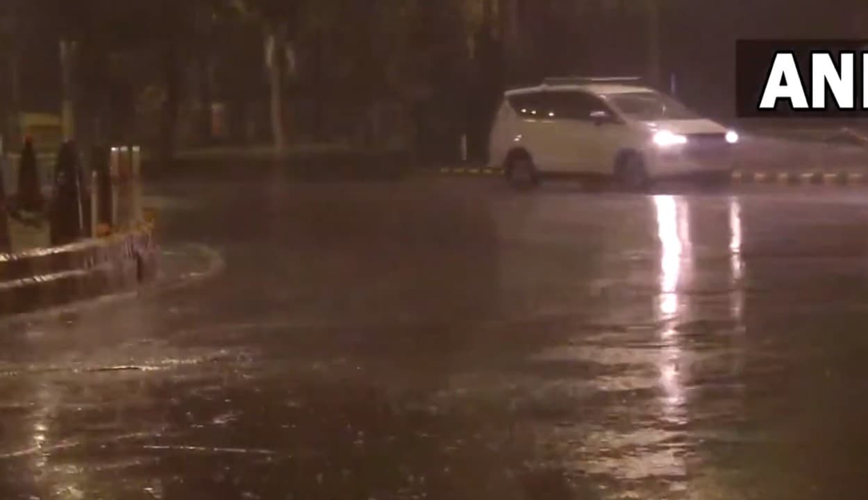 Weather Forecast Updates: उत्तर प्रदेश से राजस्थान तक बदला मौसम, दिल्ली-एनसीआर में बारिश के साथ ओले