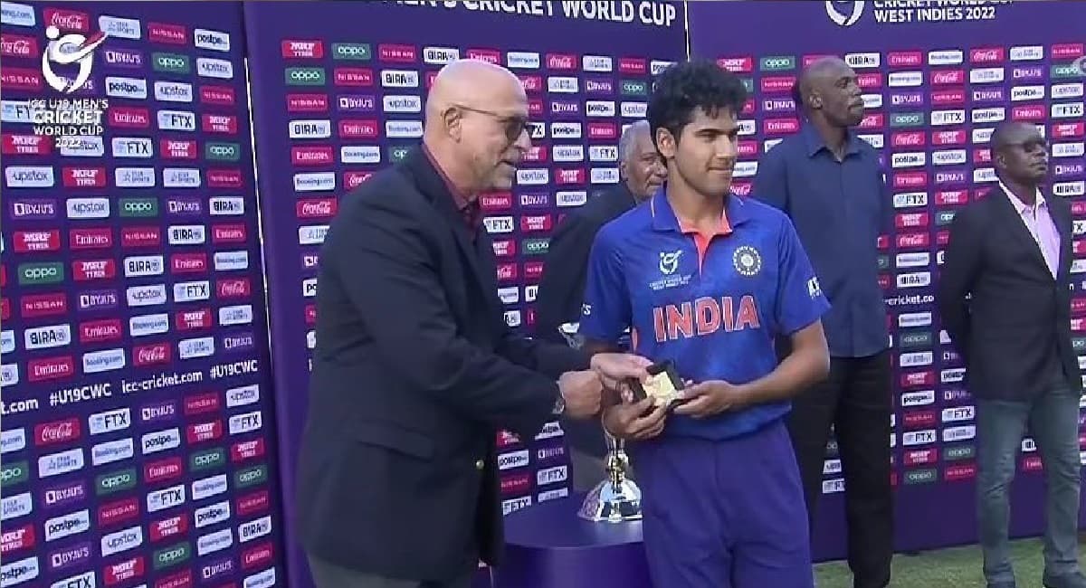 IPL Auction 2022: अंडर 19 खिलाड़ी राज बावा पर पैसों की बरसात, पंजाब किंग्स ने 2 करोड़ रुपये में खरीदा