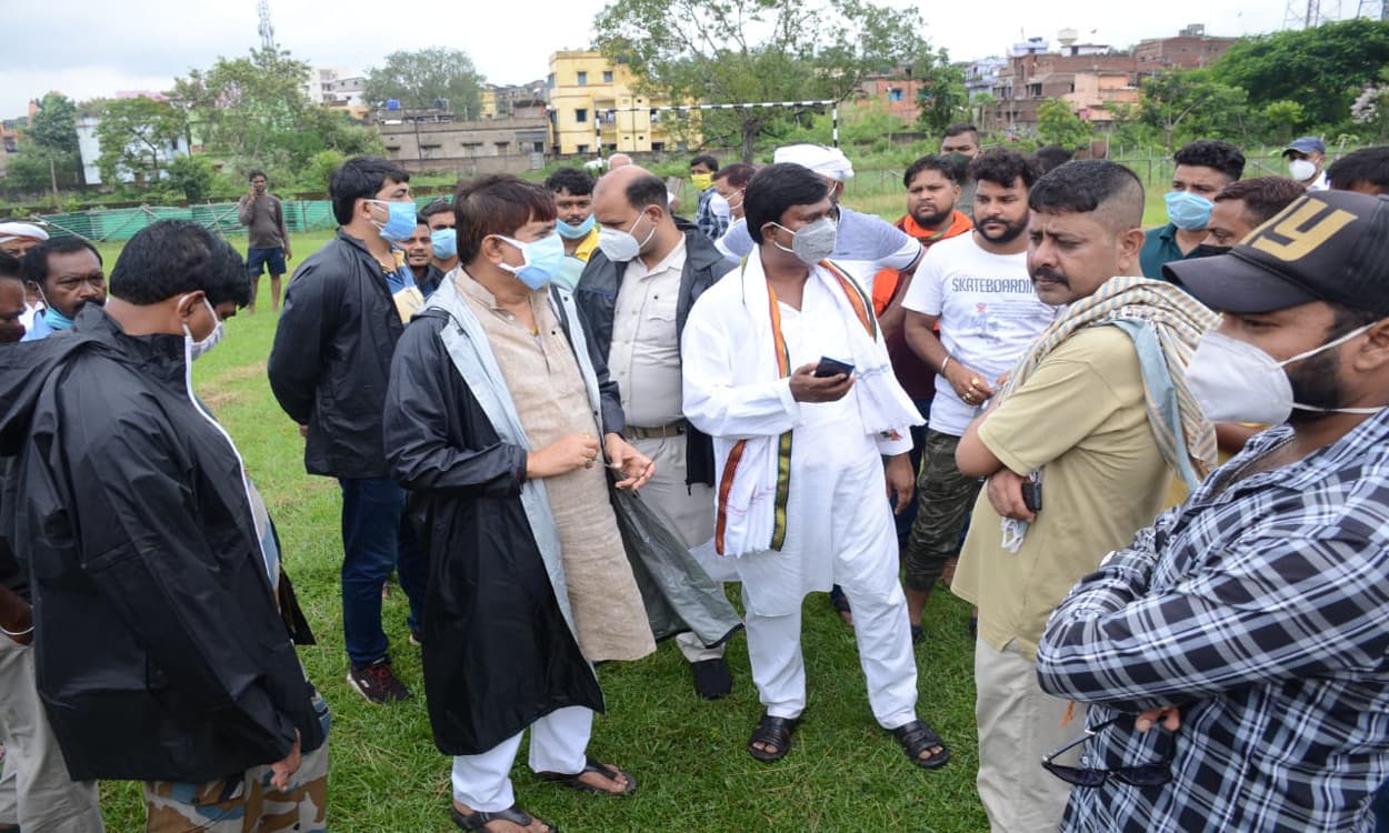 कोरोना संक्रमित भाजपा नेता का प्रशासन करायेगा अंतिम संस्कार, समर्थकों ने किया एनएच जाम