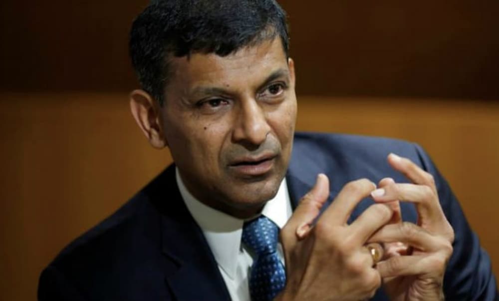 राजन ने जीडीपी में गिरावट पर सरकार को चेताया, कहा- आत्मसंतोष से बाहर निकलें