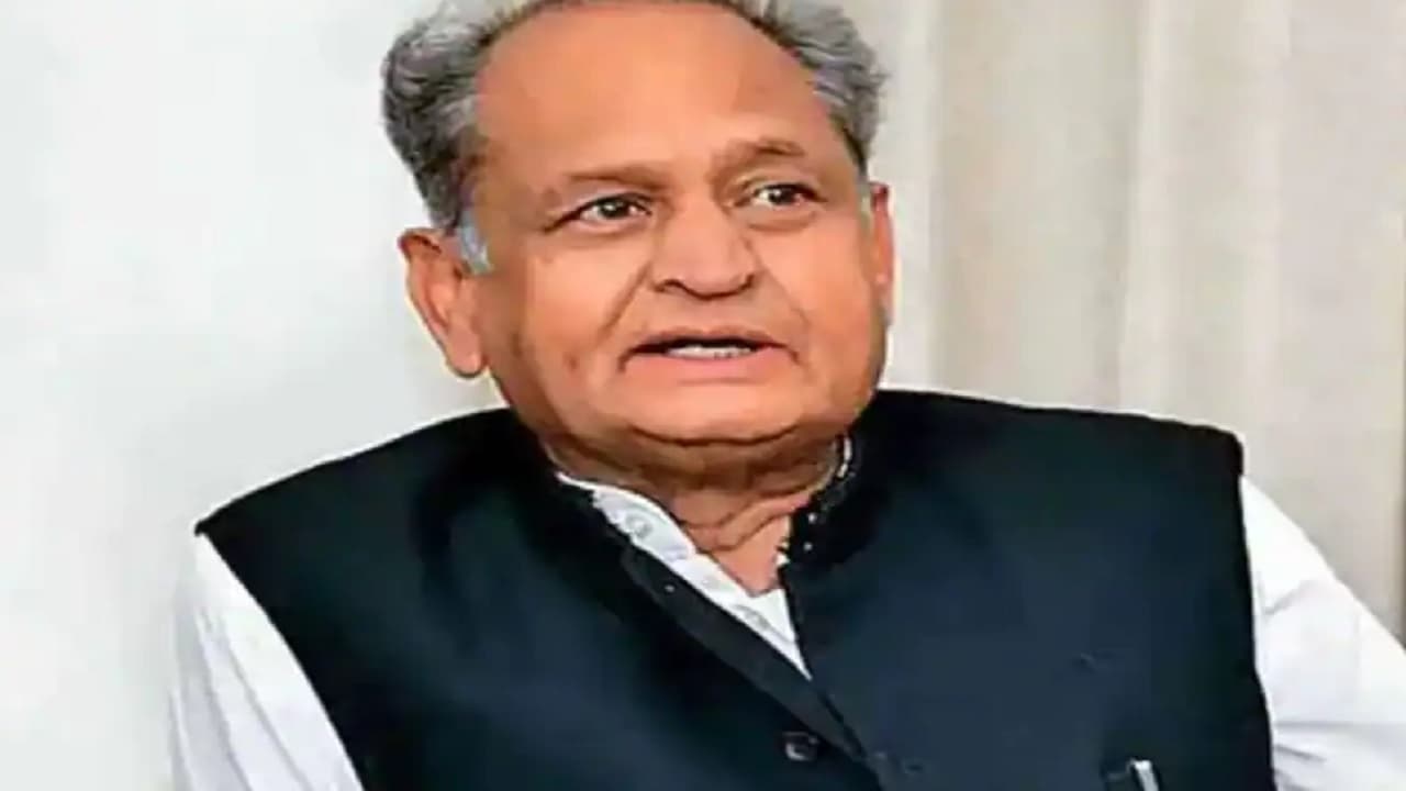 School Reopen: राजस्थान में 16 से खुलेंगे 5वीं तक के स्कूल, अंतरराष्ट्रीय यात्रियों के लिए नए गाइडलांइस