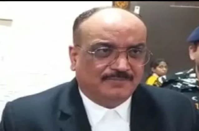 रांची के अधिवक्ता राजीव कुमार ने कोलकाता के व्यवसायी से पीआईएल वापस लेने के लिए मांगे थे 10 करोड़ रुपये