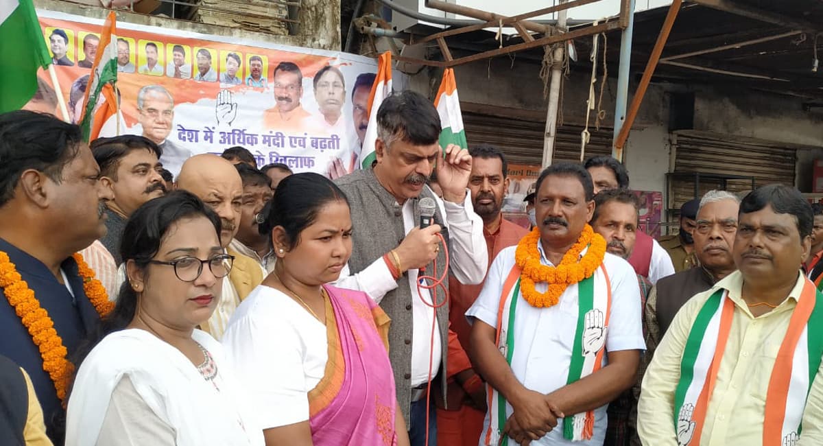 कांग्रेस का सरायकेला क्षेत्र में जन जागरण अभियान, एक भी वादा पूरा नहीं करने का केंद्र सरकार पर लगाया आरोप
