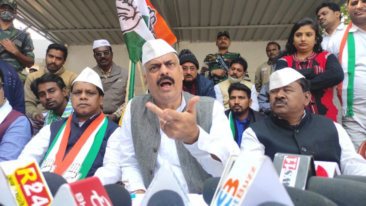 कांग्रेस का जन-जागरण अभियान पहुंचा दुमका, प्रदेश अध्यक्ष राजेश बोले- अधिकारी सही तरीके से नहीं देते जानकारी