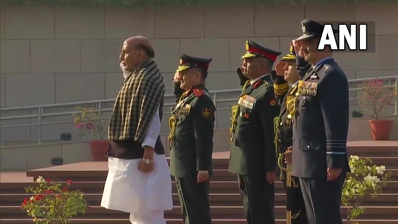 विजय दिवस पर रक्षा मंत्री राजनाथ सिंह ने कहा, 1971 के युद्ध में बर्बरता पर मानवता की जीत थी