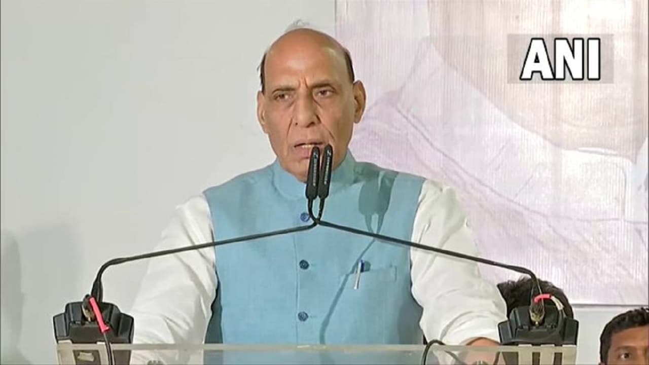 India News: रक्षा मंत्री राजनाथ सिंह ने कहा, दुनिया की कोई ताकत भारत की ओर आंख उठाकर नहीं देख सकती