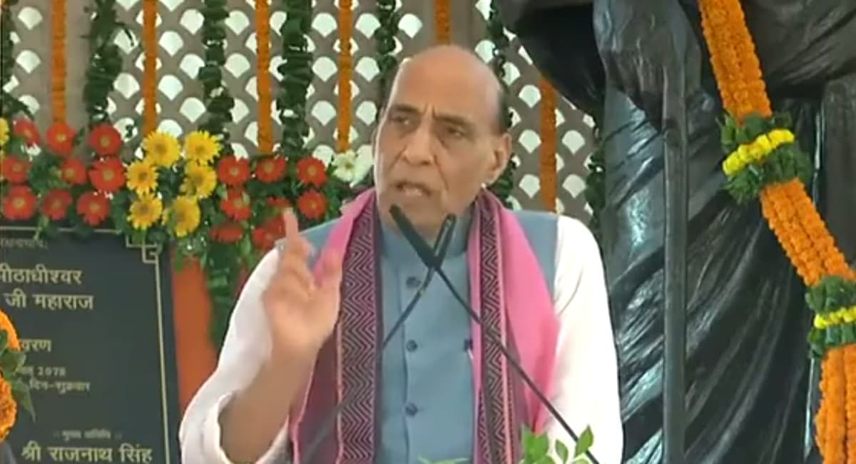 मल्टीपल रोल में हैं योगी आदित्यनाथ, उनके नाम से कांपते हैं अपराधी, बोले रक्षा मंत्री राजनाथ सिंह