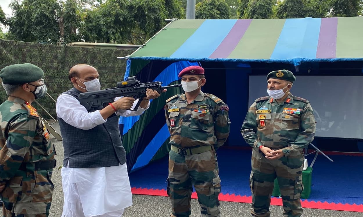 जब पूरी दुनिया कोरोना से लड़ रही थी, हमारे जवानों ने चीनी सैनिकों को LAC पर खदेड़ा : राजनाथ