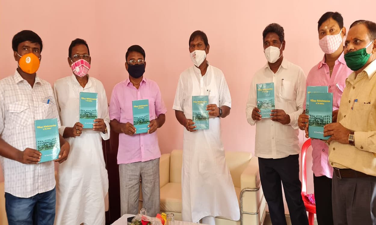 डाॅ जीपी रजवार ने 'विलेज एडमिनिस्ट्रेशन इन दी कोल्हान' पुस्तक में समेटी कोल्हान के गांवों की पारंपरिक शासन व्यवस्था