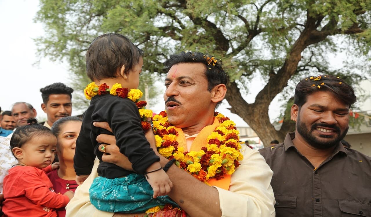 शूटिंग में भारत को मेडल दिलाने वाले राज्यवर्धन राठौर का अगला निशाना झोटवाड़ा, खेल से राजनीति का ऐसा रहा सफर