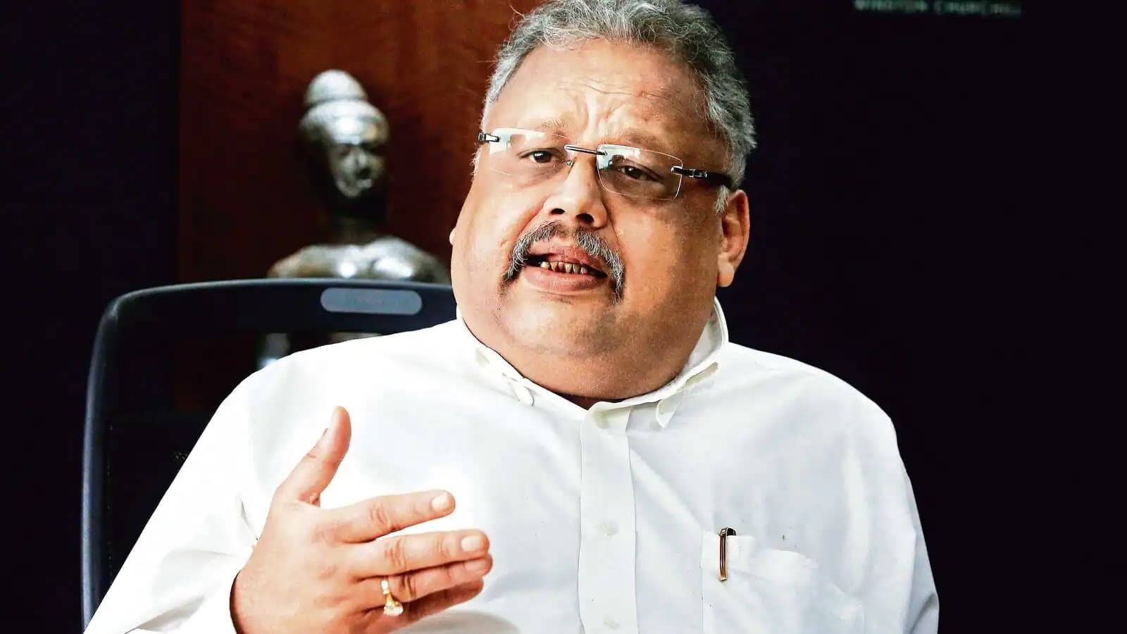 Rakesh Jhunjhunwala : भारत के वॉरेन बफे परिवार के लिए छोड़ गए कितनी संपत्ति, कौन संभालेगा ये साम्राज्य
