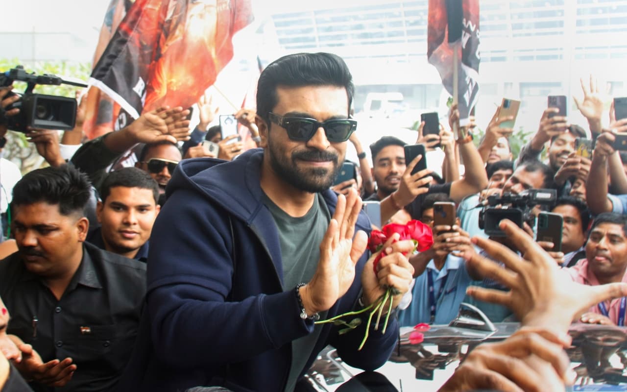 Naatu Naatu की शानदार जीत के बाद स्वदेश लौटे राम चरण, एयरपोर्ट पर हुआ ग्रैंड वेलकम, बोले- गर्व है...