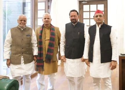 UP Election 2022: बलिया की चिलकलहर से BJP के पूर्व MLA राम इकबाल सिंह ने छोड़ी पार्टी, सपा का बढ़ा कुनबा