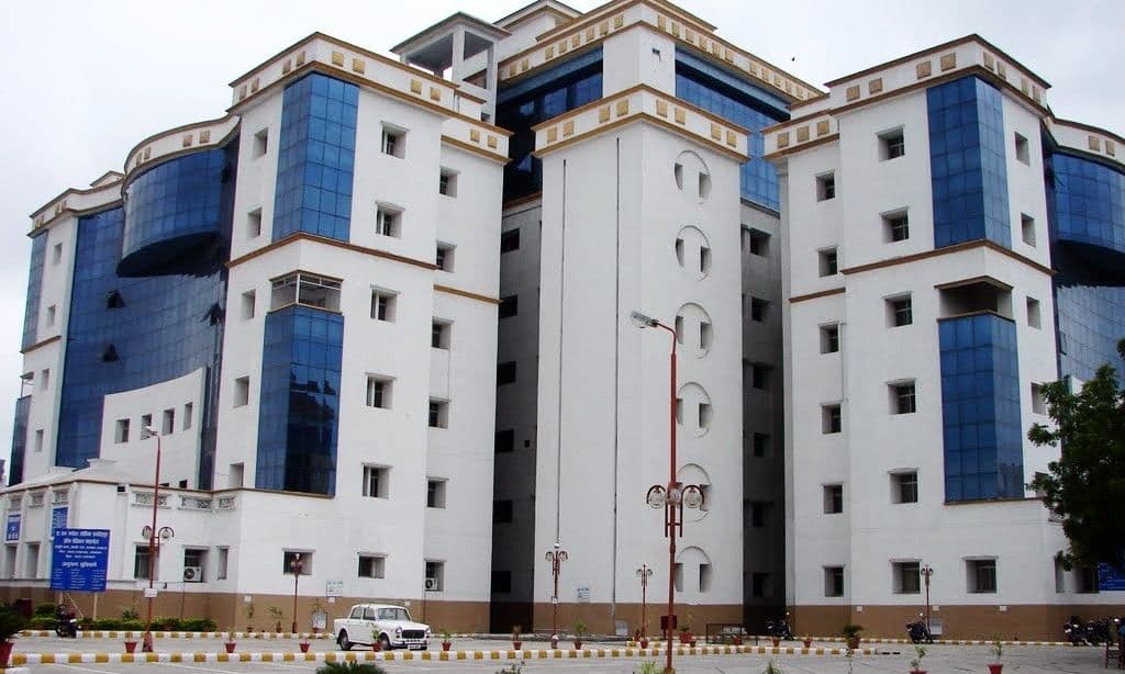 Lucknow News: 1 रुपए की पर्चा 100 में, मुफ्त टेस्ट की लगेगी फीस, अब सरकारी अस्पताल भी ढीली करेगा आपकी जेब