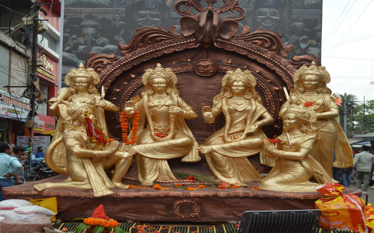 Ram Navami: हजारीबाग शहर में निकली झंडा शोभायात्रा, घोड़े व बुलेट पर सवार युवतियों ने किया नेतृत्व,देखें Pics