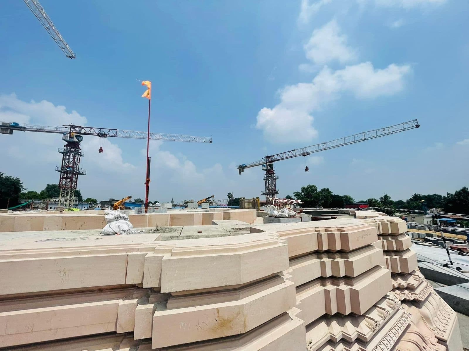 Ayodhya: राम मंदिर निर्माण कार्य तेजी से बढ़ रहा आगे, 2024 के अंत में भव्य मंदिर से सुसज्जित होगी अयोध्या