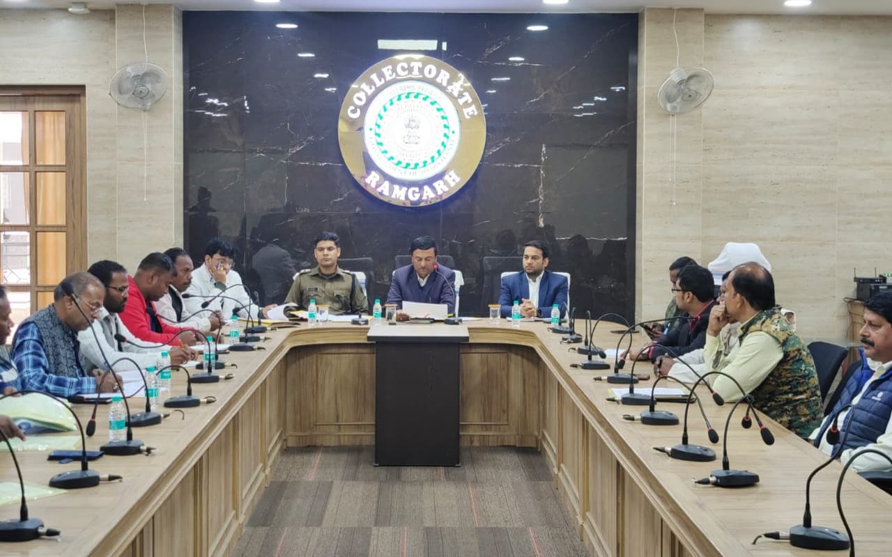 Jharkhand News: रामगढ़ के सरकारी भवनों से हटेंगे राजनीतिक पार्टियों के बैनर-पोस्टर, जानें कारण