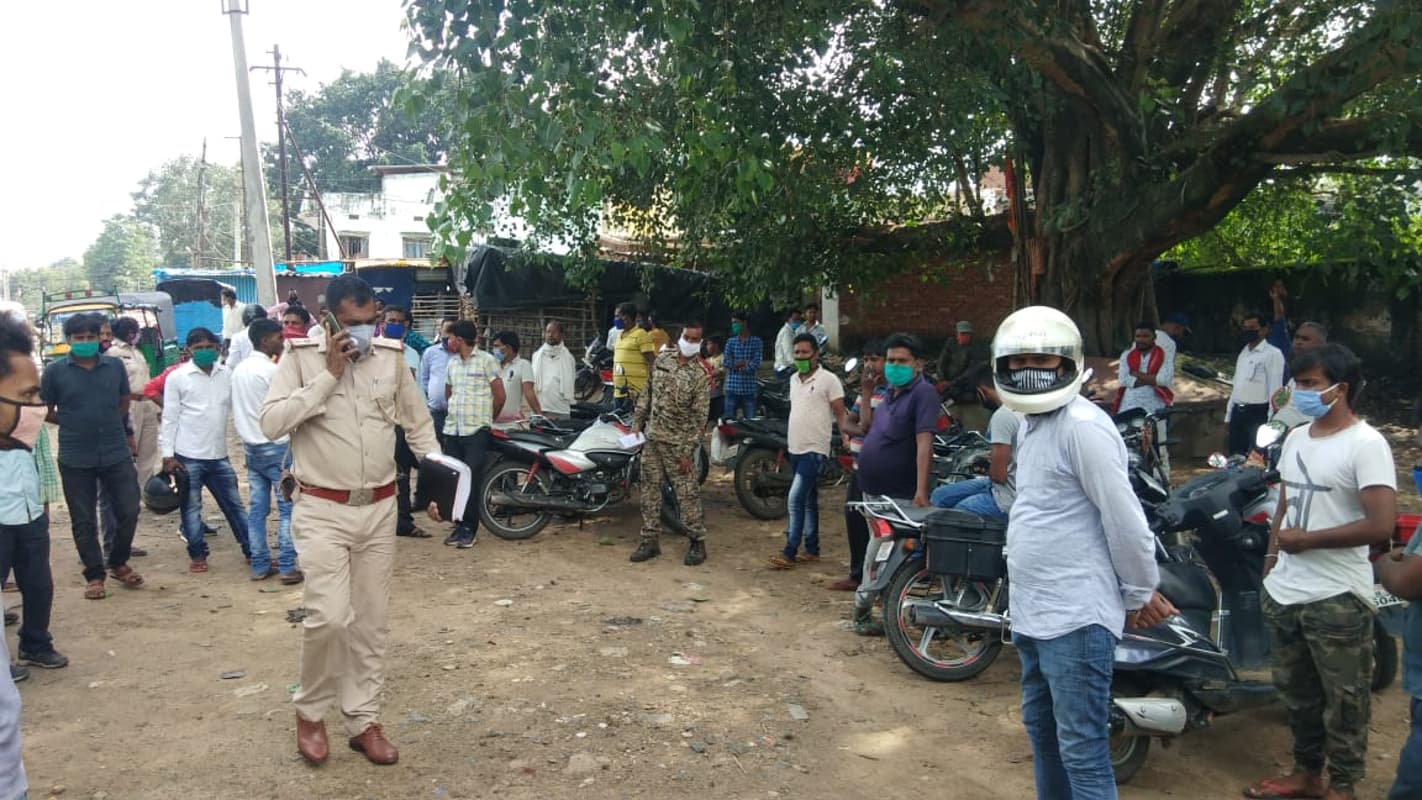 पतरातू में 25 गांव के विस्थापितों पर बरसी लाठियां, 200 से ज्यादा लोगों पर केस दर्ज, नेता बोले : पुलिस वालों पर हो कार्रवाई