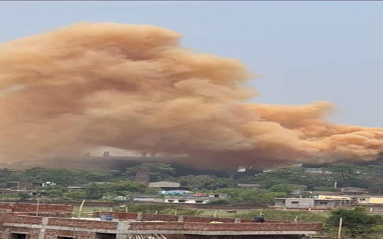 झारखंड: फैक्ट्रियों के जहरीले धुएं से लोगों का जीना हुआ मुहाल, स्वास्थ्य को लेकर बढ़ रही है चिंता