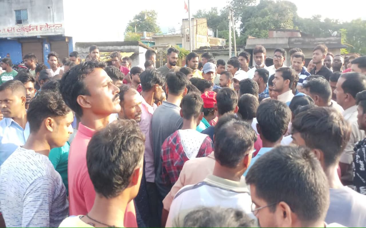 जमुई में वाहन के धक्के से बच्चे की मौत, गुस्साए परिजनों ने सड़क जाम कर किया जमकर बवाल