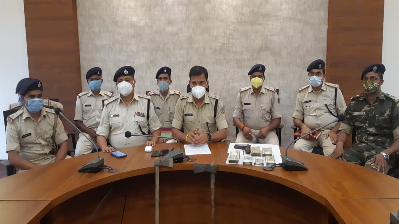 Jharkhand Crime News : लूट और अपहरण की योजना बनाते रामगढ़ के गोला में 4 क्रिमिनल गिरफ्तार, नकदी समेत हथियार बरामद