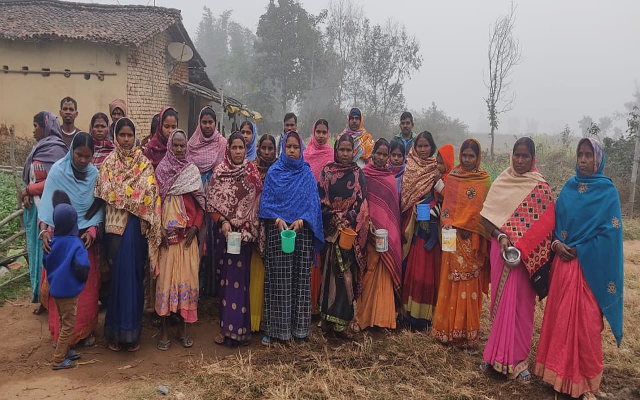 झारखंड के इस गांव में आज भी महिलाएं शौच जाने के लिए करती हैं सूर्यास्त का इंतजार