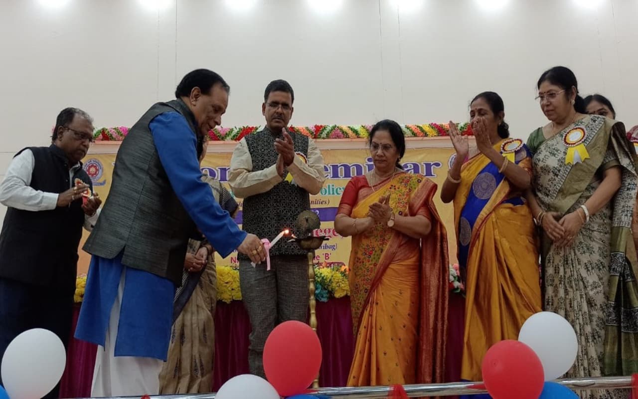 रामगढ़ कॉलेज में राष्ट्रीय शिक्षा नीति की चुनौतियों एवं संभावनाओं पर दो दिवसीय सेमिनार शुरू