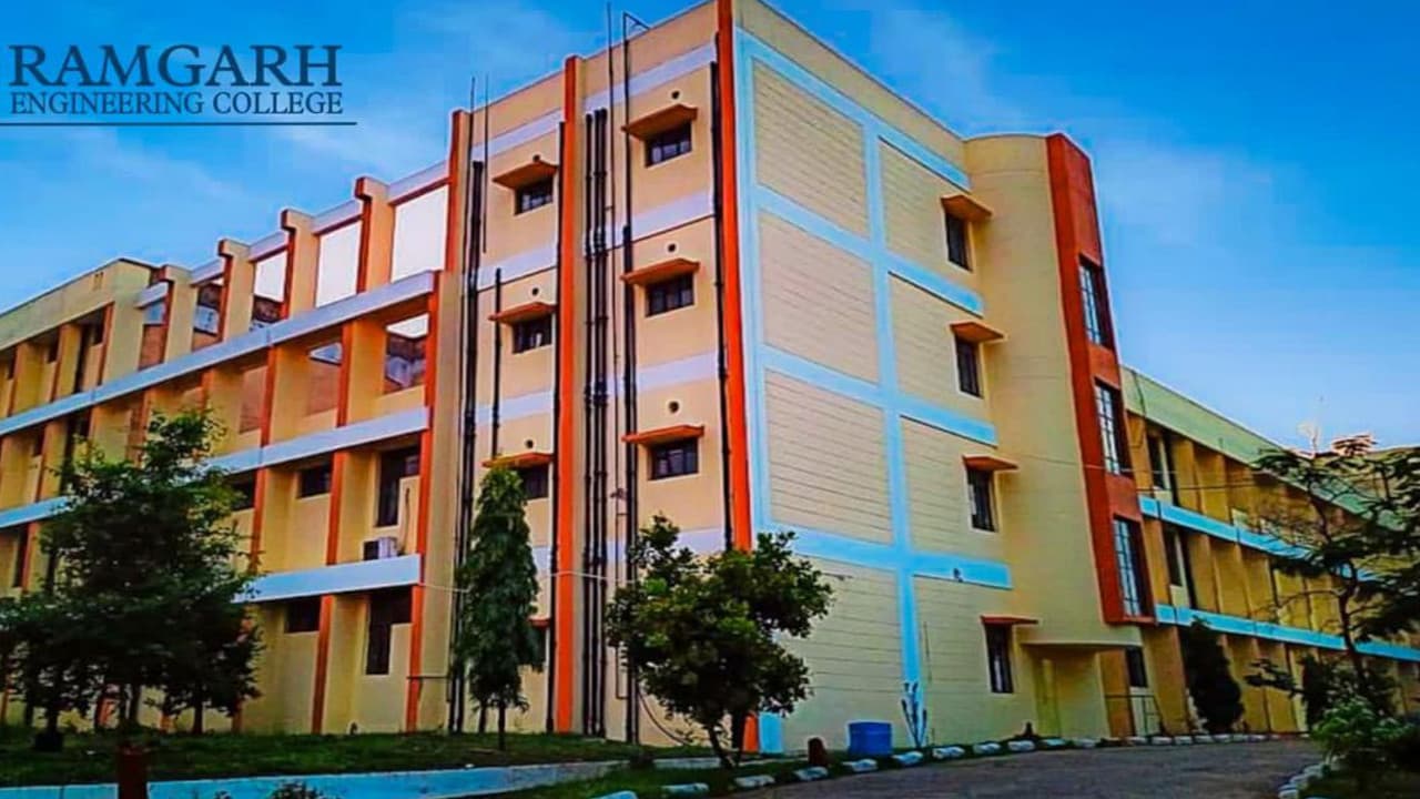 Jharkhand News: झारखंड के इस सरकारी बीएड कॉलेज के 98 छात्र भविष्य को लेकर क्यों हैं चिंतित