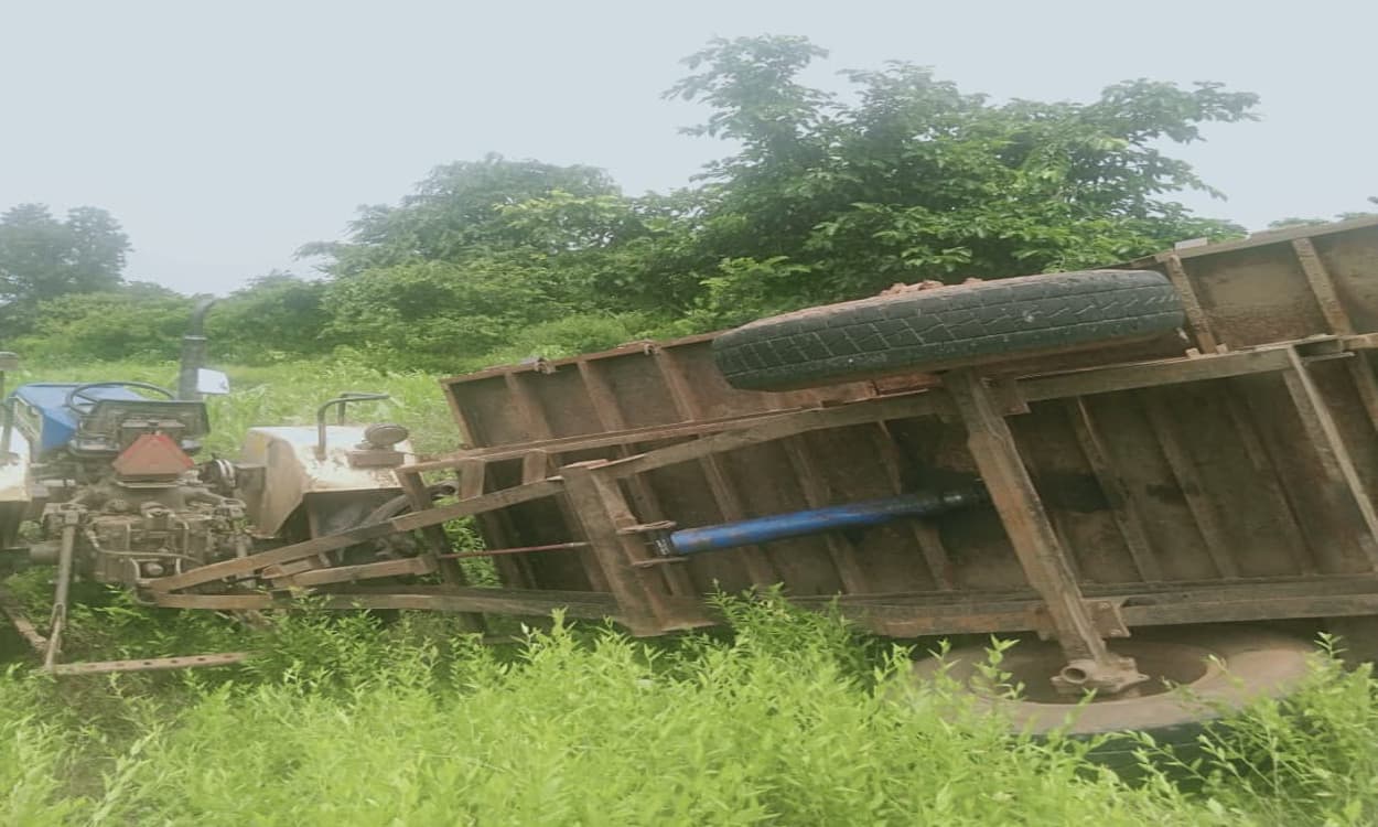 रमकंडा में ट्रैक्टर ने बाइक सवार को मारी टक्कर, घटनास्थल पर पिता-पुत्री की हुई मौत