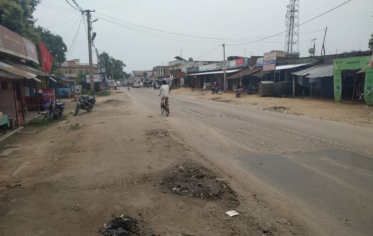 कोरोना के बढ़ते मामलों को रोकने के लिए सख्त हुआ गढ़वा जिला व पुलिस प्रशासन, रमना और रंका में पसरा सन्नाटा