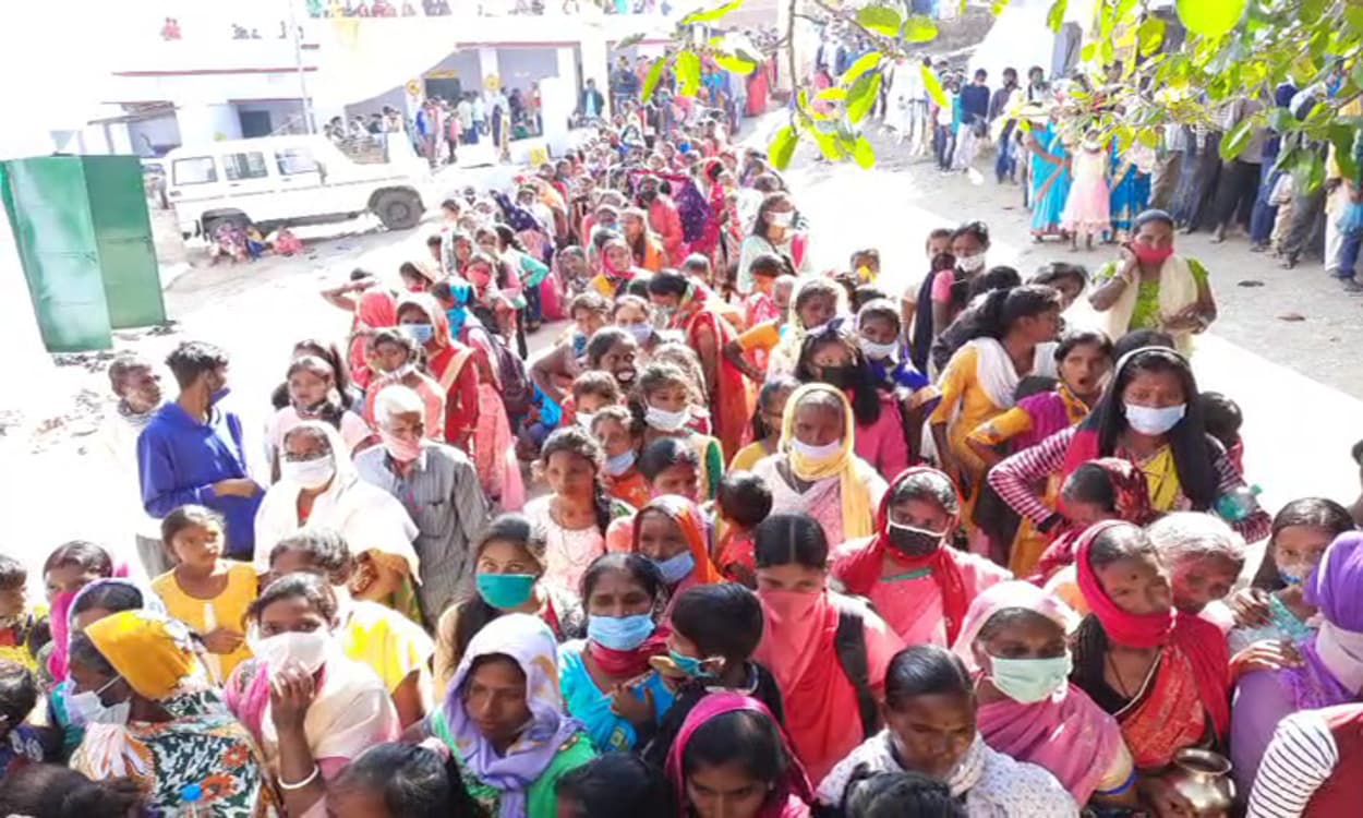 Kartik Purnima 2020 : श्रीरामरेखा धाम पहुंचे श्रद्धालुओं ने की पूजा- अर्चना, पर कोरोना संक्रमण के कारण 4 दिवसीय मेला का नहीं हुआ आयोजन