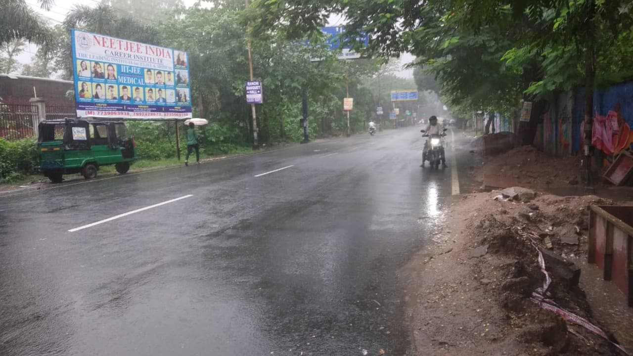 बिहार में बदला मौसम का मिजाज, पटना में देर रात तेज हवा के साथ झमाझम बारिश, जानें कैसा रहेगा आज का मौसम