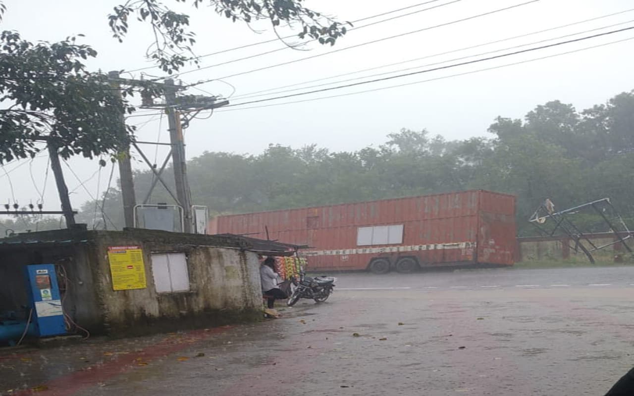 Jharkhand Weather News: झमाझम बारिश के साथ मौसम हुआ सुहाना, राज्य में ऑरेंज अलर्ट जारी