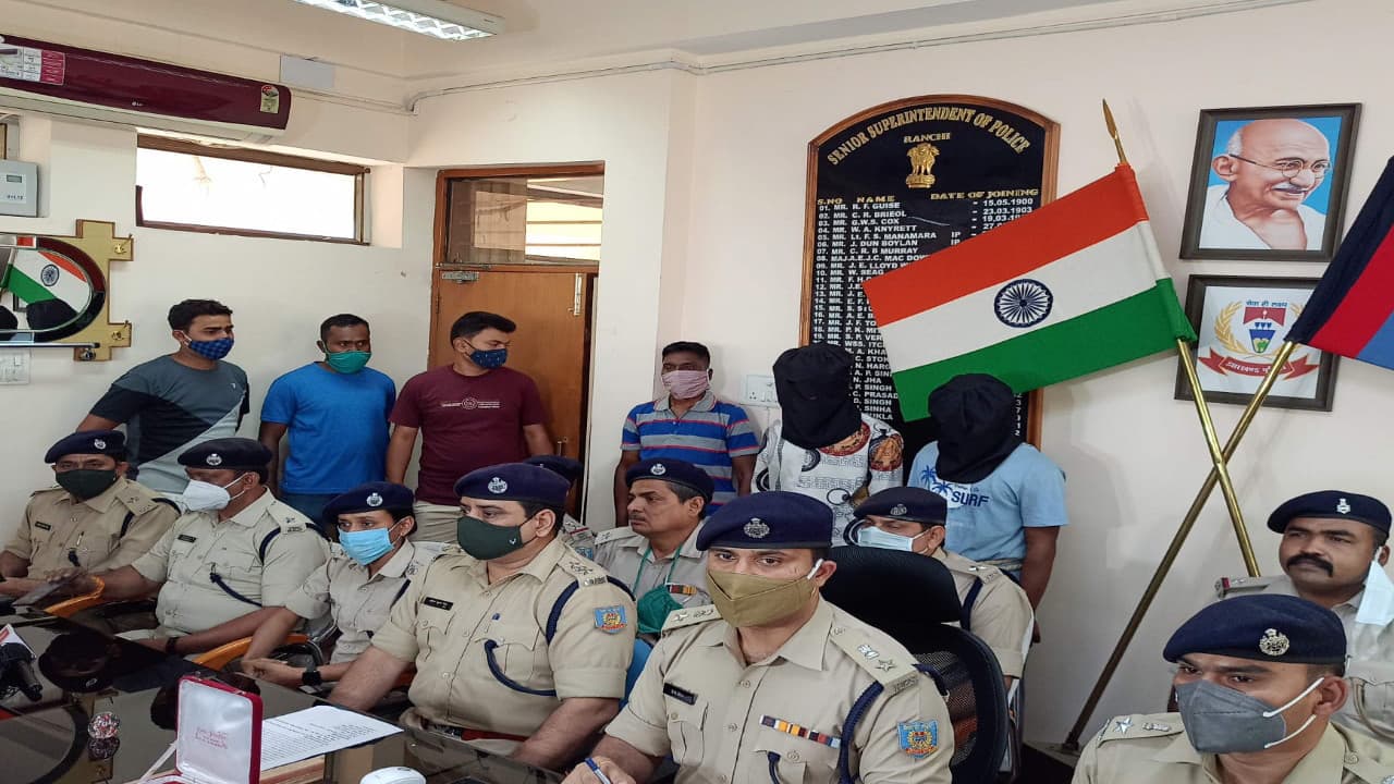 Jharkhand Crime News : 24 घंटे के अंदर रांची में दारोगा को गोली मारने के मामले में 2 आरोपियों की गिरफ्तारी, दोनों का आपराधिक रिकॉर्ड, पढ़ें पूरा मामला