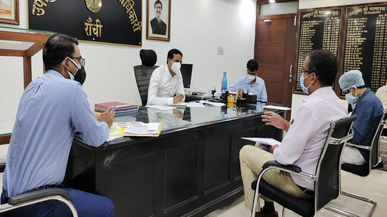 Corona Vaccination Update News : रांची में 18 प्लस वैक्सीनेशन की तैयारी में जुटा प्रशासन, बनाये गये 10 सेंटर, जानें कहां बने हैं सेंटर