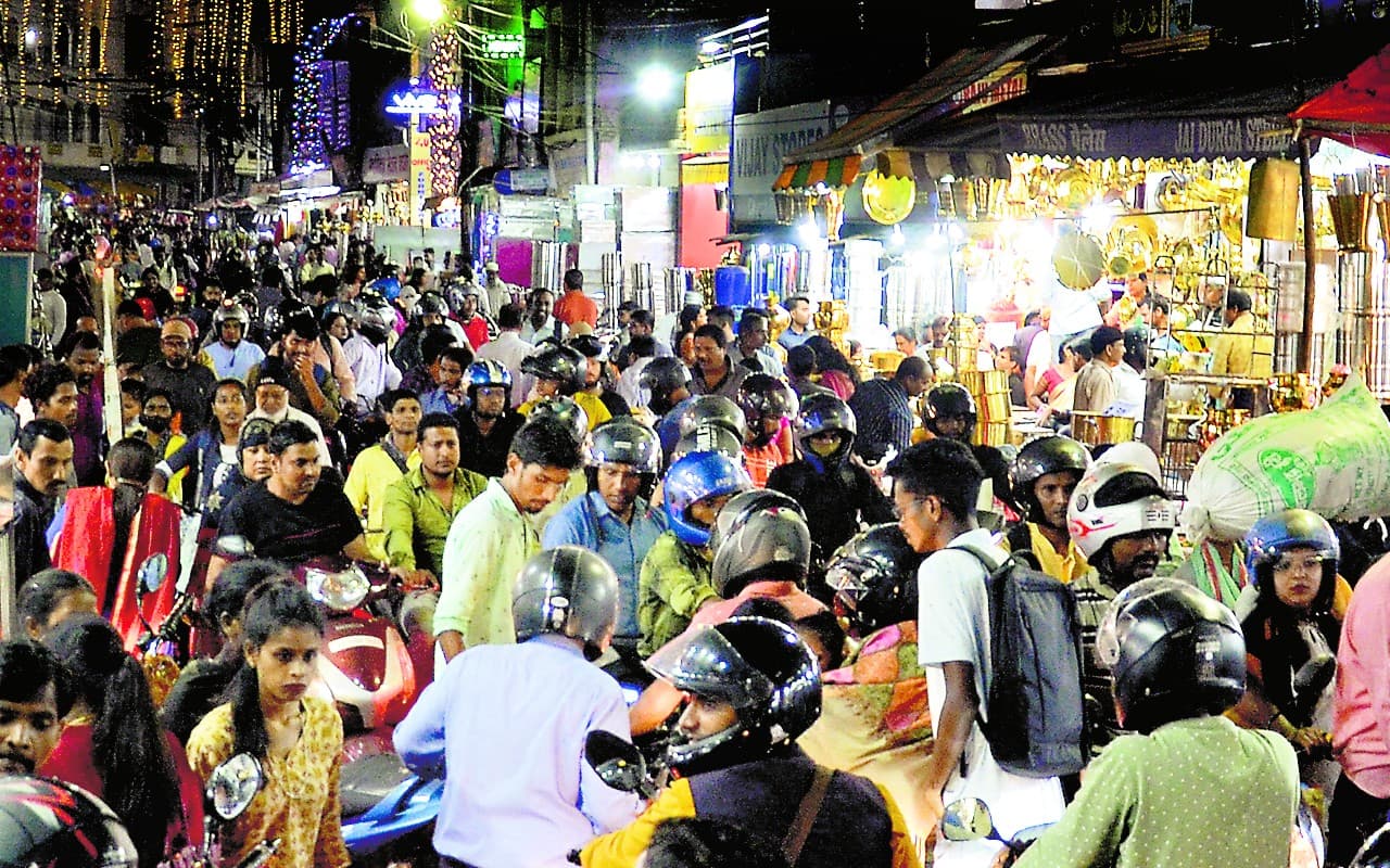 गोपालगंज में धनतेरस पर तांबे की बोतल, घड़े का खास डिमांड, जानें बेतिया में झाडू का कैसा रहेगा कारोबार