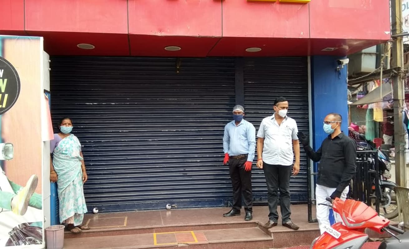 कोविड-19 : रांची की 32 दुकानों पर प्रशासन ने की कार्रवाई, लग गये ताले, संस्थानों की पूरी लिस्ट यहां देखें