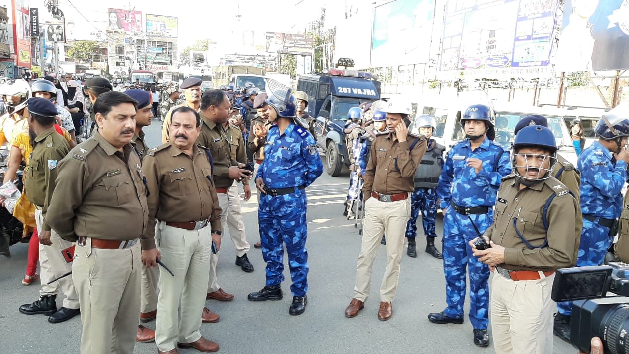 होली से पहले रांची में पुलिस ने किया फ्लैग मार्च