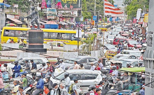 Jharkhand News: रांची में ट्रैफिक जाम की समस्या से हैं परेशान, तो इन हेल्पलाइन नंबरों पर करें कॉल