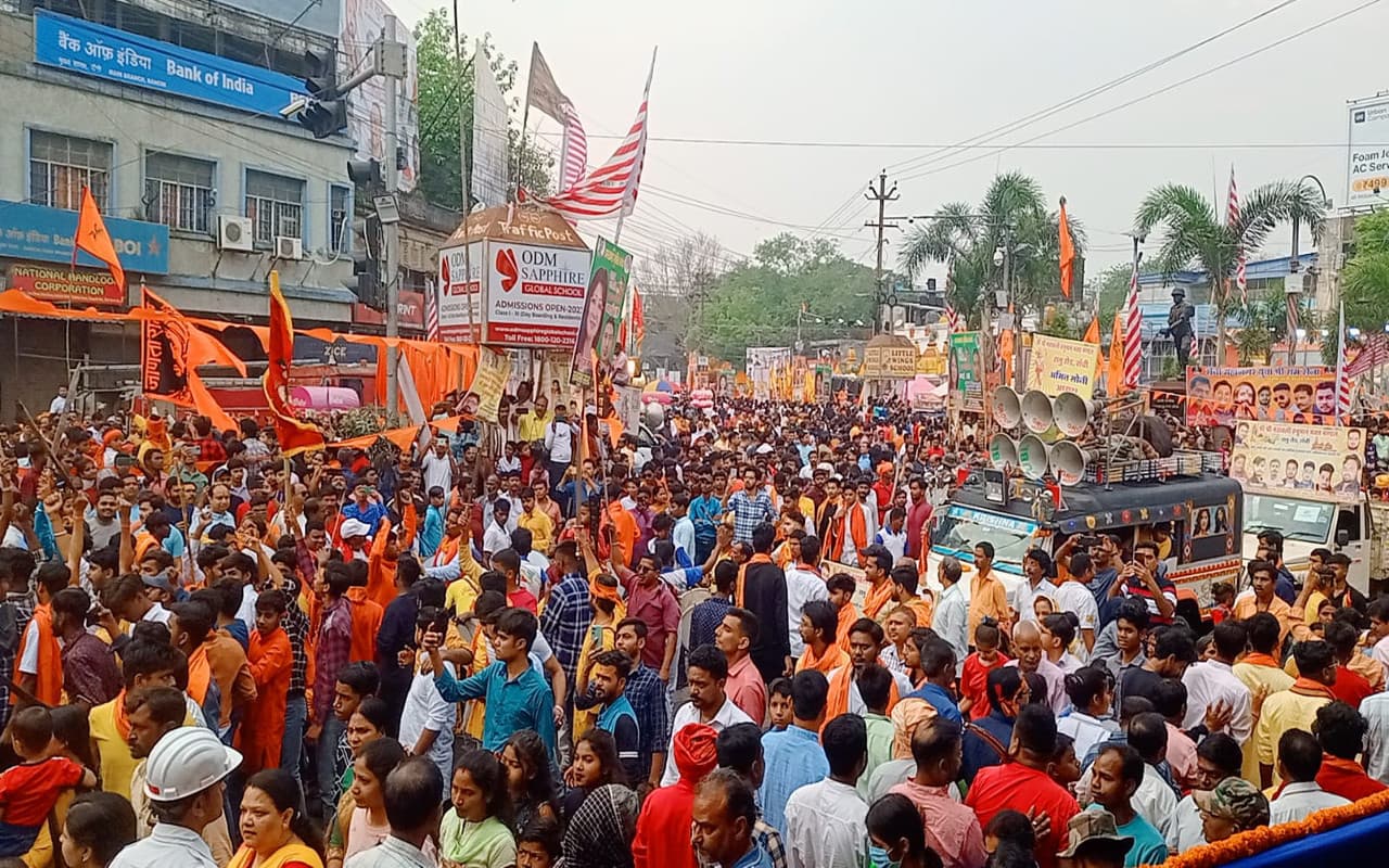 VIDEO: विश्व आदिवासी दिवस पर रांची में विभिन्न संगठनों ने निकाला जुलूस, महिलाओं की दिखी भागीदारी