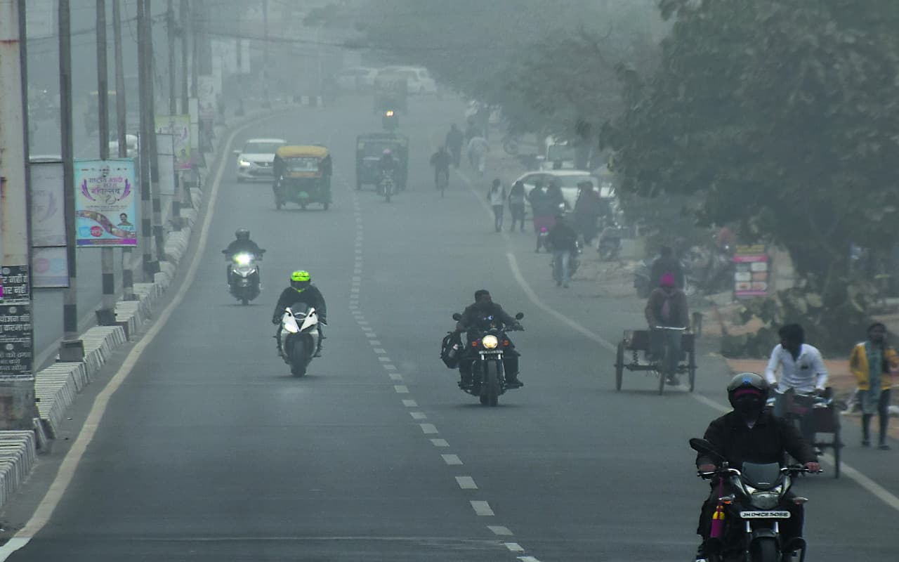 Jharkhand Weather Update News: शीतलहर की चपेट में झारखंड के कई जिले, यलो अलर्ट जारी