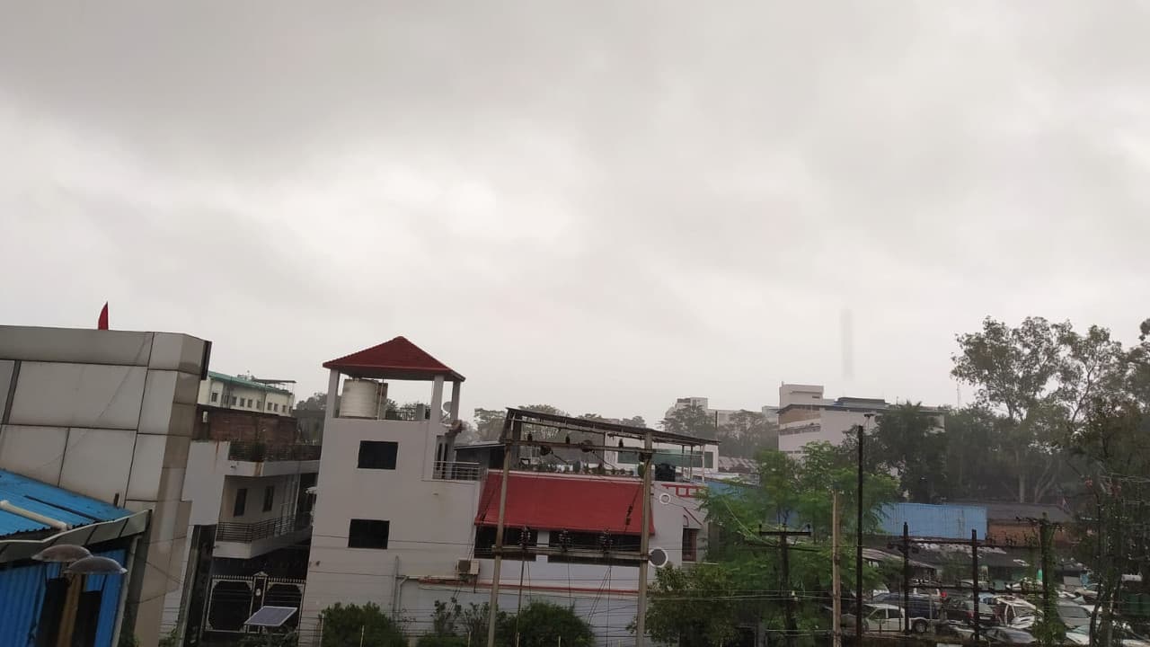 Weather Forecast News: झारखंड में फिर दिखेगा मौसम का बदलाव, 19 फरवरी को भी बारिश की संभावना Weather Forecast News: झारखंड में फिर दिखेगा मौसम का बदलाव, 19 फरवरी को भी बारिश की संभावना