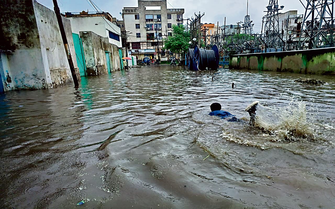 Jharkhand Weather Forecast News: कल तक बारिश की संभावना, बंगाल की खाड़ी में बने लो प्रेशर का दिखा असर