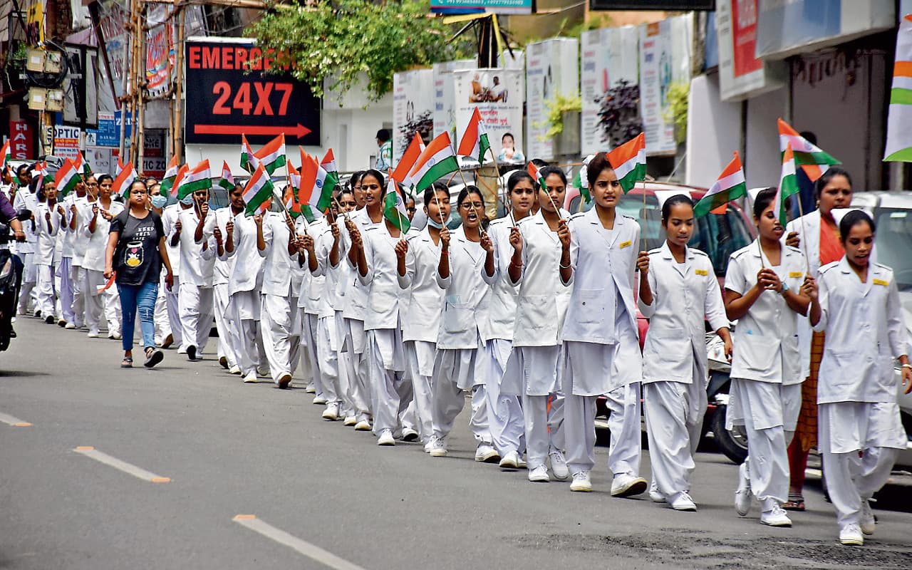 हर घर तिरंगा : इन तस्वीरों में देखें देश के प्रति जुनून