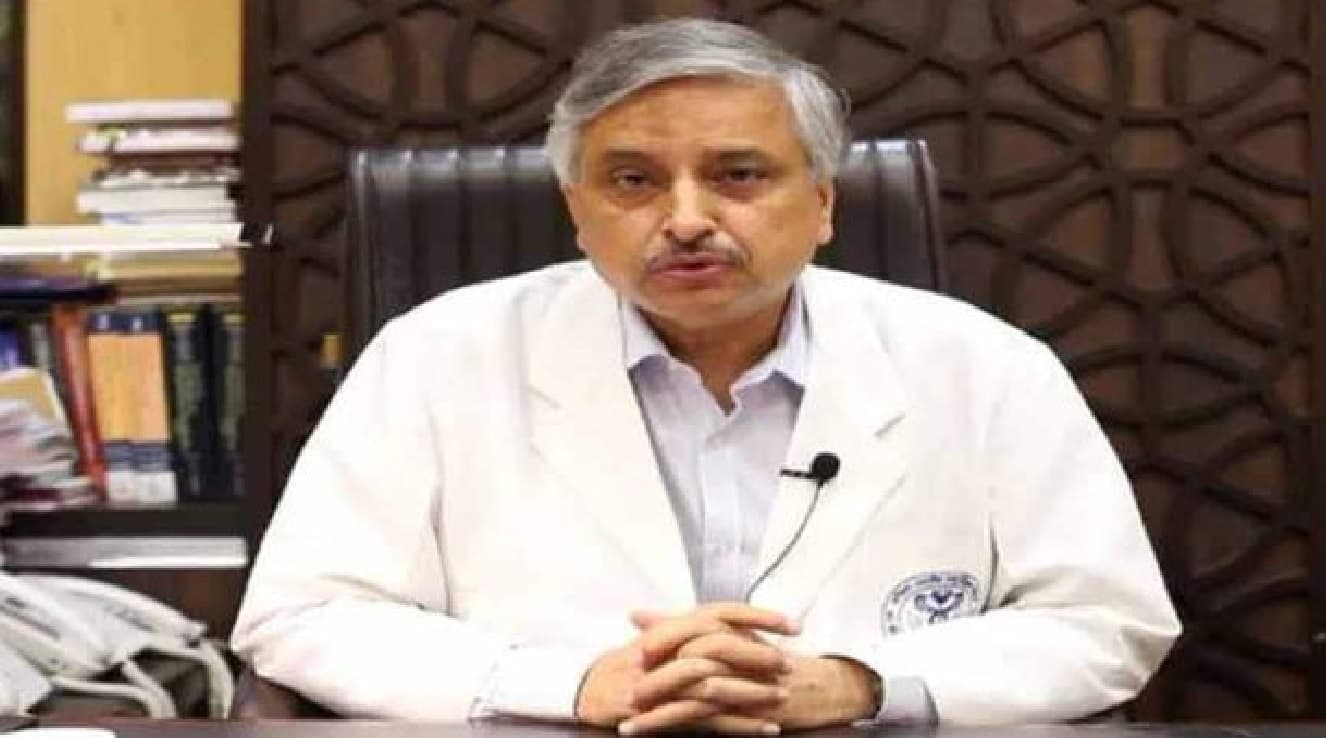 Coronavirus Update : कोरोना वैक्सीन लेने के कितने दिनों तक सुरक्षित हैं आप ? जानें रणदीप गुलेरिया ने क्या बताया