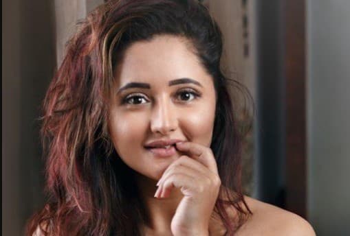 रश्मि देसाई लेटेस्ट वीडियो में दिखीं बेहद ग्लैमरस, एक्ट्रेस की इन अदाओं पर आया फैंस का दिल