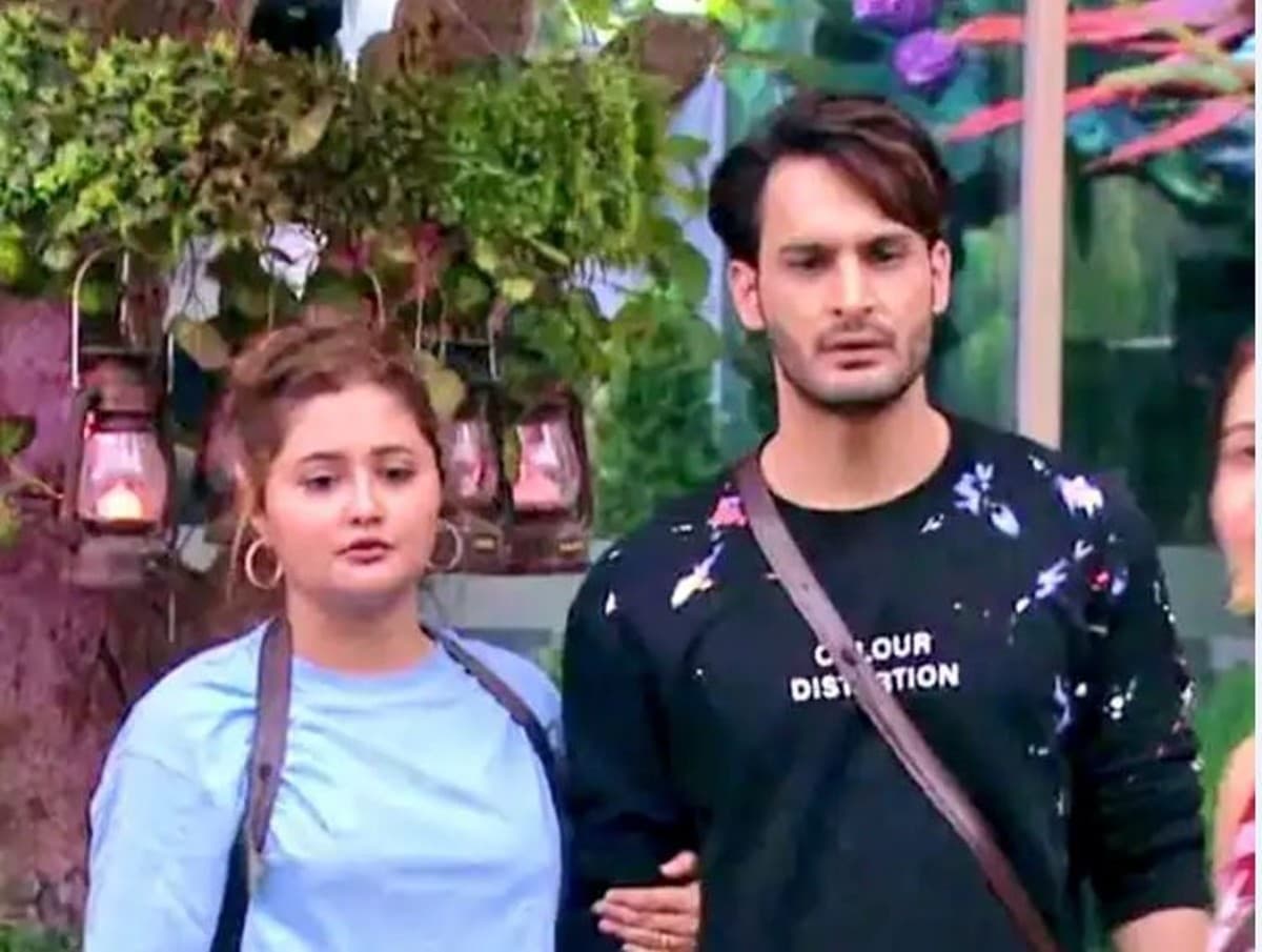 Bigg Boss 15: रश्मि देसाई ने अपने प्यार का किया इजहार, उमर रियाज को कहा- I Love You